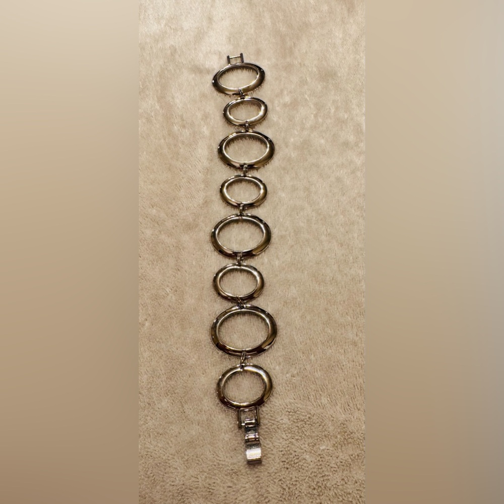 Lia Sophia Silver Circle Link Bracelet 7-1/2” Long